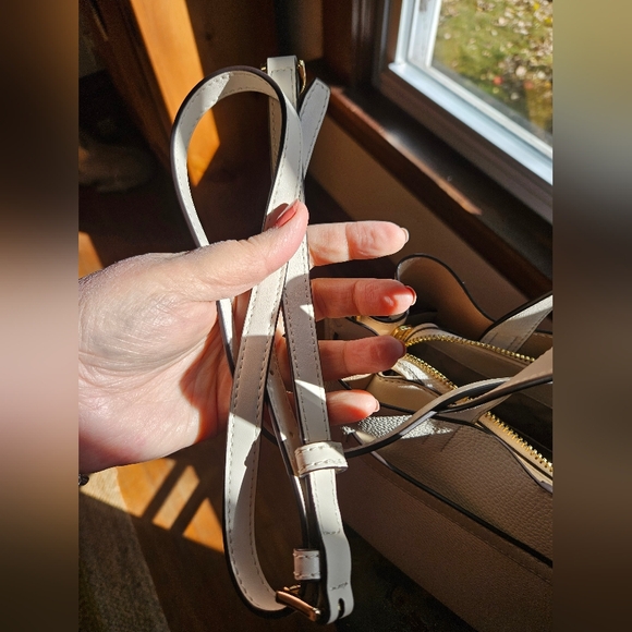 MICHAEL KORS Emilia Large Cream Pebbled Leather Tote Bag & Wallet - Picture 6 of 12